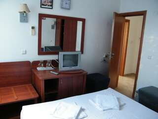 Гостевой дом Villa Izgrev Apartments Созополь Двухместный номер №3 с 1 кроватью-4